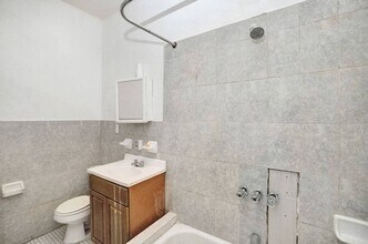 1241 College Ave, Unit 2B in Bronx, NY - Foto de edificio - Building Photo