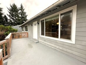 5018 66th Ave Ct W in University Place, WA - Building Photo - Building Photo