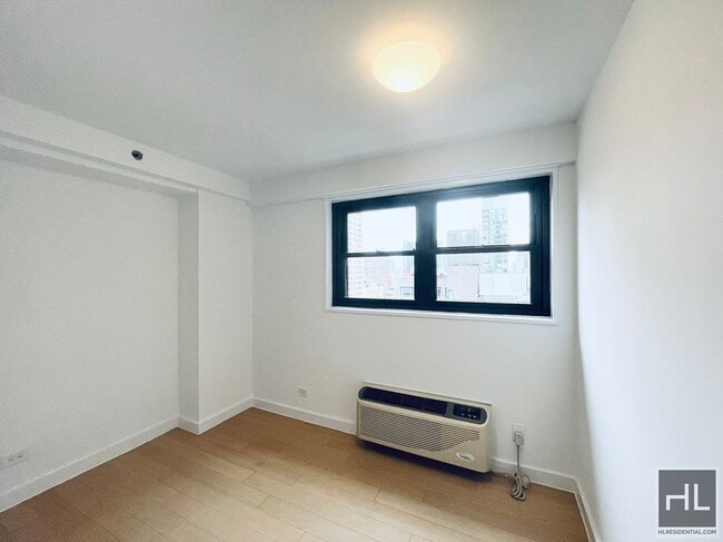 East 39th Street in New York, NY - Foto de edificio - Building Photo