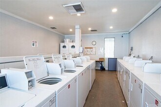 18645 Hatteras St, Unit 212 in Tarzana, CA - Building Photo - Building Photo