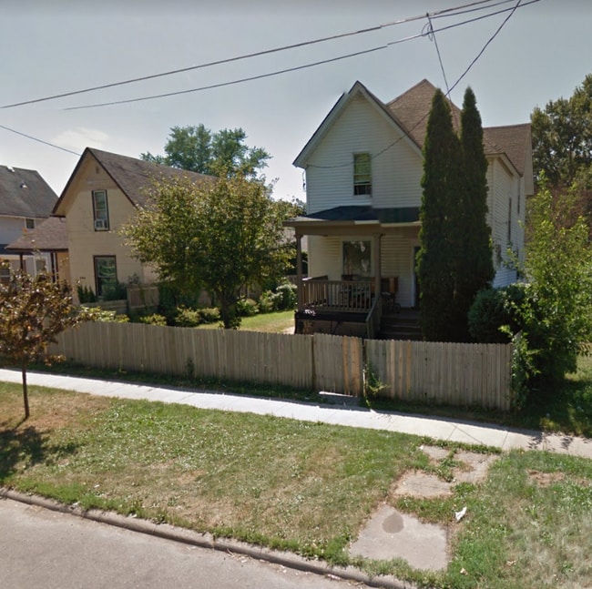 746 Hackett St in Beloit, WI - Building Photo - Building Photo