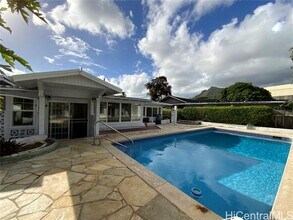 1250 Ulupuni St in Kailua, HI - Building Photo - Building Photo
