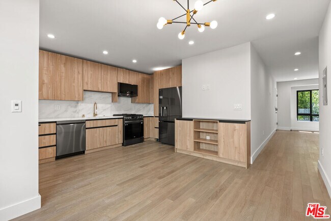 property at 1444 S Crescent Heights Blvd
