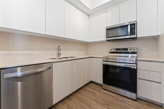 1500 Bay Rd in Miami Beach, FL - Building Photo - Building Photo