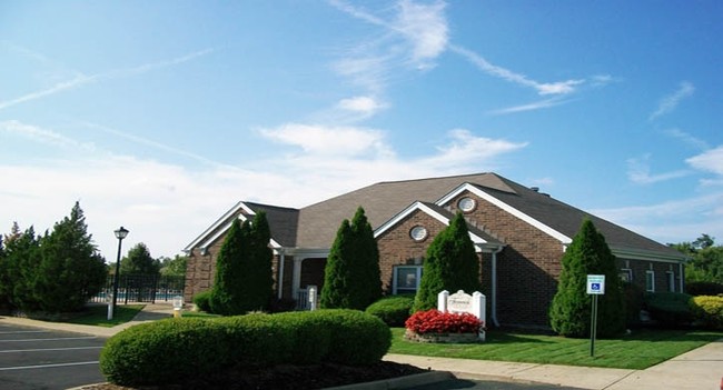 Fenwick Place Apartments in Louisville, KY - Foto de edificio - Building Photo