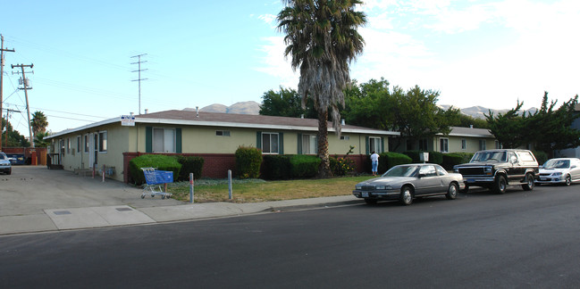 180-184 Dempsey Rd in Milpitas, CA - Building Photo - Building Photo