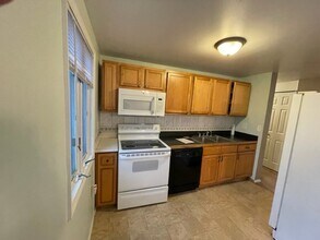 4640 Dogwood Dr in Brunswick, OH - Foto de edificio - Building Photo
