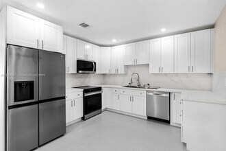 9300 Marine Dr in Cutler Bay, FL - Building Photo - Building Photo