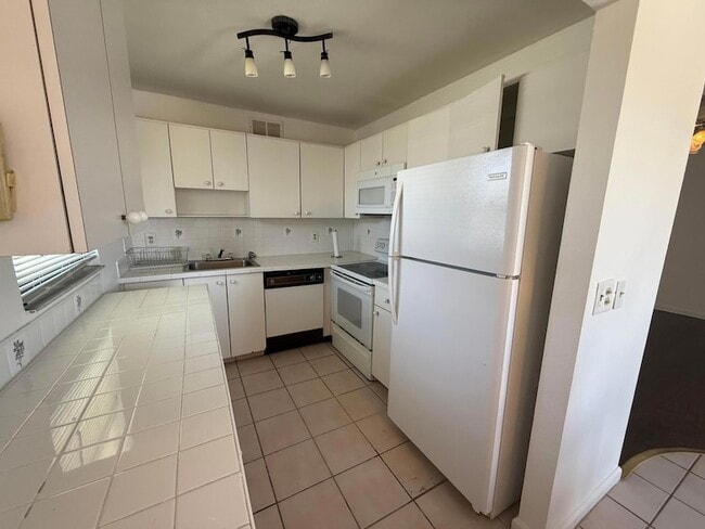 516 Saxony Dr in Delray Beach, FL - Foto de edificio - Building Photo