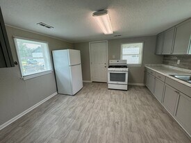 6412 Brown St in St. Joseph, MO - Building Photo