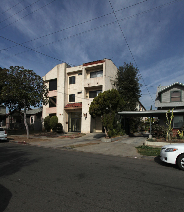 5241 Lexington Ave in Los Angeles, CA - Building Photo