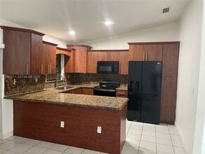 13485 SW 28th St in Miami, FL - Building Photo - Building Photo