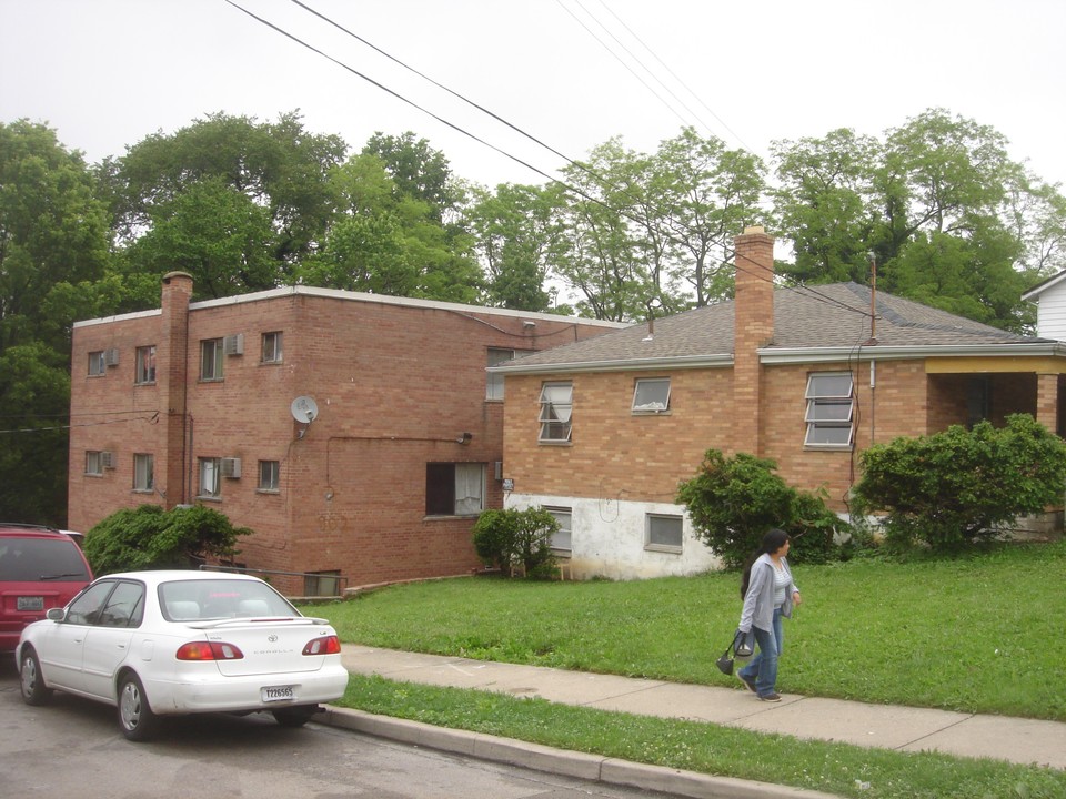 2614 Price Ave in Cincinnati, OH - Building Photo