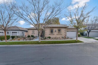 904 Pont Chartrain Dr in Las Vegas, NV - Building Photo - Building Photo