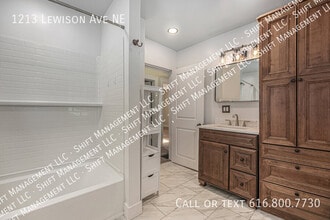 1213 Lewison Ave NE in Grand Rapids, MI - Building Photo - Building Photo
