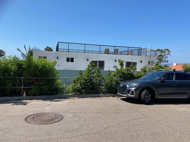 7788 Sierra Mar Dr in San Diego, CA - Building Photo - Building Photo