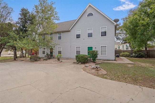 property at 2908 Whisper Oaks Ln