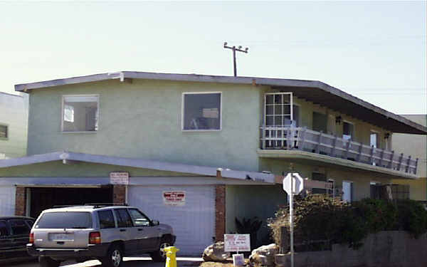 1000 Ocean Ave in Seal Beach, CA - Building Photo - Building Photo