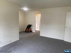11 N Maple Ave in Park Ridge, NJ - Foto de edificio - Building Photo