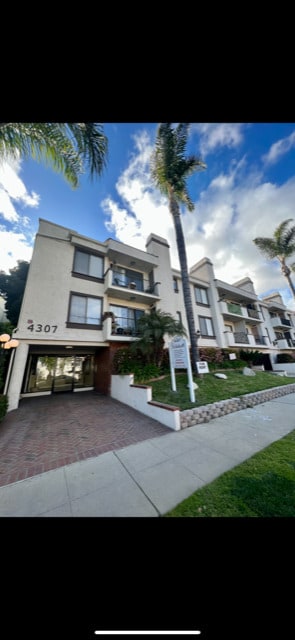 Whitsett Apartments