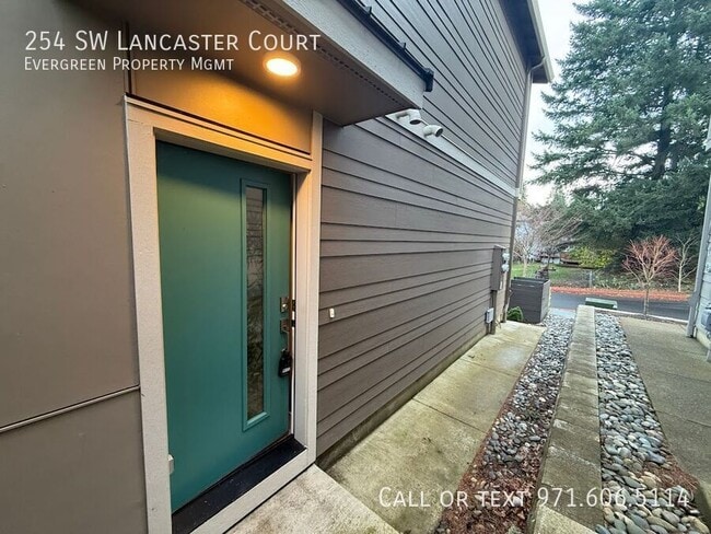 254 SW Lancaster Ct in Troutdale, OR - Building Photo - Building Photo