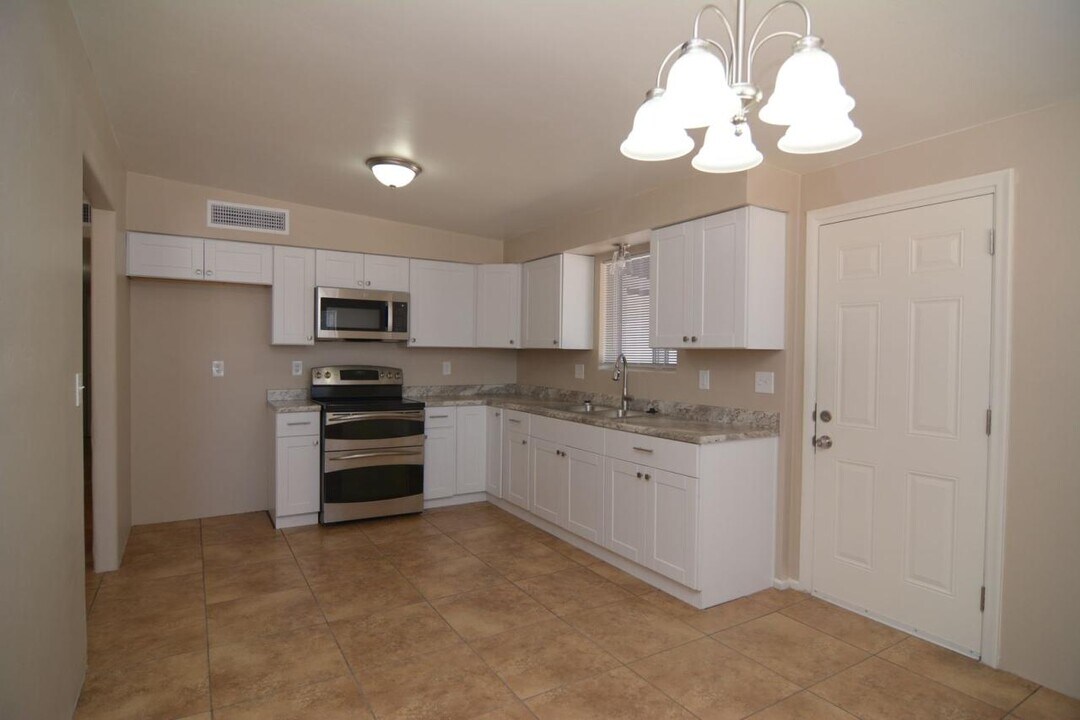 4515 S 15th Ave in Tucson, AZ - Foto de edificio