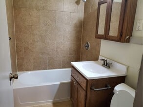 534 S Christine Ave in Wichita, KS - Foto de edificio - Building Photo