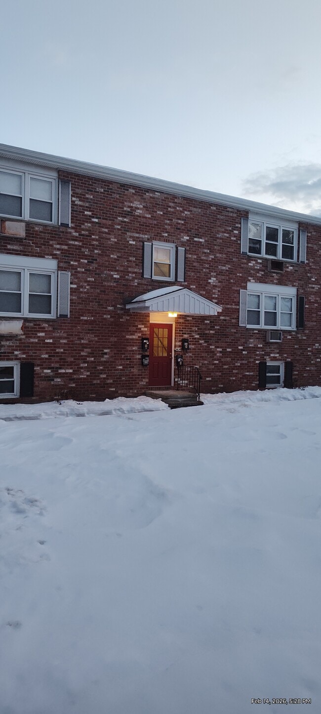 53 Hiltbrand Rd, Unit 3-10 in Bristol, CT - Building Photo - Building Photo