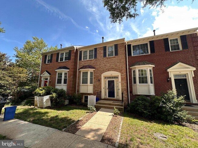13 Carriage House Cir in Alexandria, VA - Building Photo - Building Photo