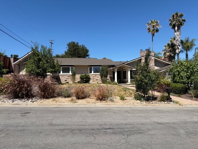 property at 6815 Hampton Dr