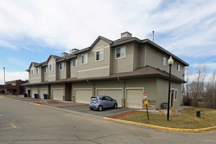 Winfield Townhomes in Savage, MN - Building Photo