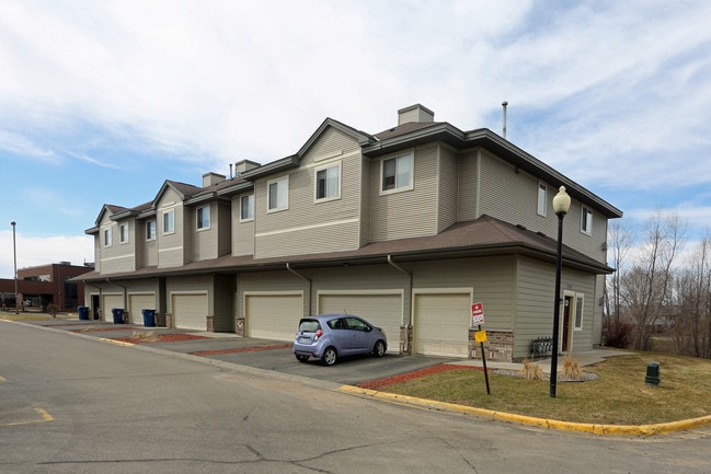 Winfield Townhomes in Savage, MN - Foto de edificio - Building Photo