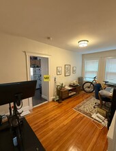 390 Broadway, Unit 2 in Somerville, MA - Foto de edificio - Building Photo