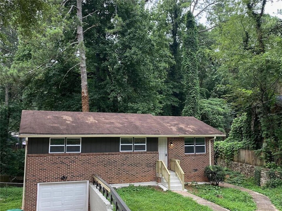 2139 Trailwood Rd in Decatur, GA - Building Photo