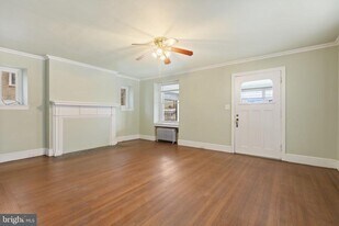 112 E Township Line Rd in Havertown, PA - Building Photo