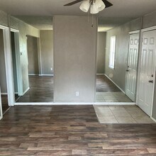 505 E Boeing Dr in Midwest City, OK - Building Photo - Building Photo