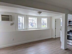 2801 San Marino St in Los Angeles, CA - Building Photo - Building Photo
