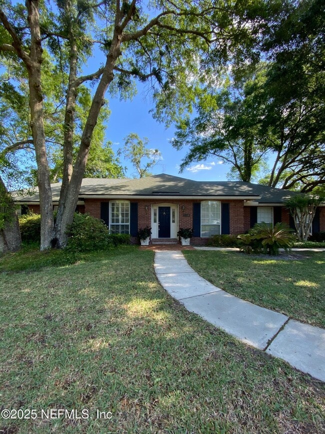 property at 1884 Plantation Oaks Dr