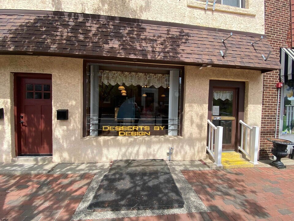 105 W Merchant St in Audubon, NJ - Building Photo