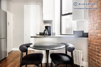 246 Mott St in New York, NY - Foto de edificio - Building Photo