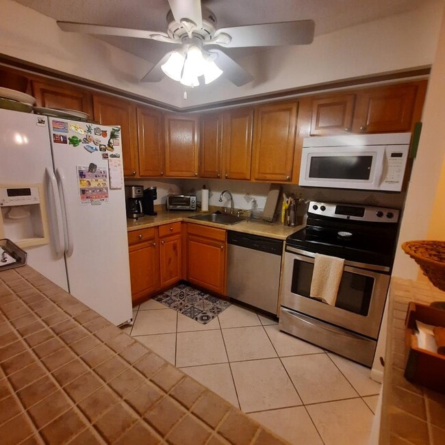 15449 Lakes of Delray Blvd, Unit 106 in Delray Beach, FL - Building Photo - Building Photo