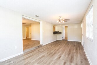 9406 Gisborne Dr in Jacksonville, FL - Building Photo - Building Photo