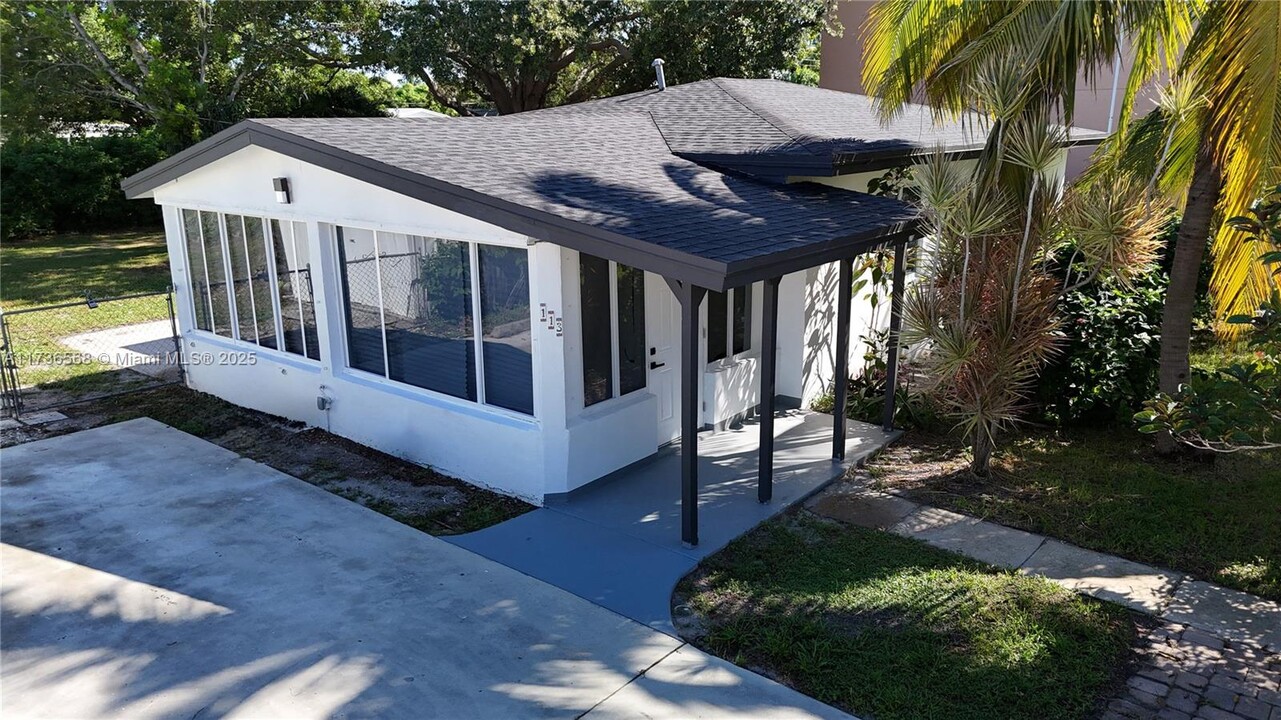 113 SE 8th Ave in Boynton Beach, FL - Building Photo