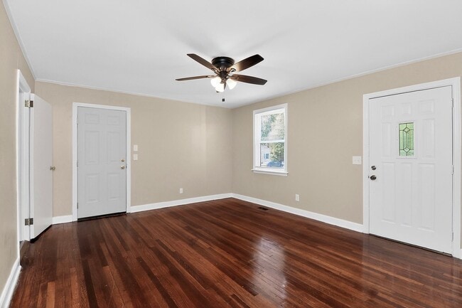 1011 Lomond Ave in Charlotte, NC - Building Photo - Building Photo