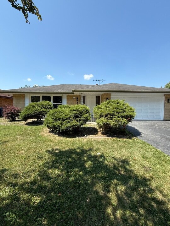 17140 University Ave in South Holland, IL - Building Photo