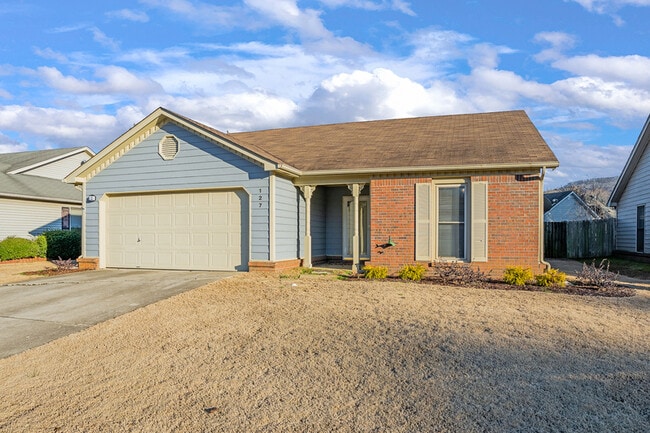 127 Hollington Dr NE in Huntsville, AL - Building Photo - Building Photo