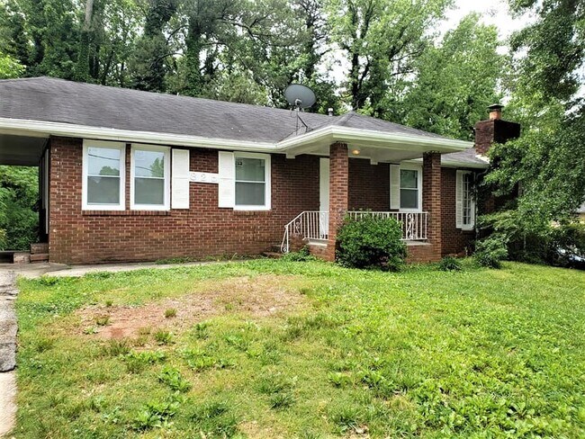 property at 825 Haven St SE