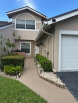 1244 W Lakes Dr in Deerfield Beach, FL - Building Photo