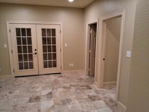 305 Hughes Rd, Unit #1 in Dickinson, TX - Building Photo - Building Photo