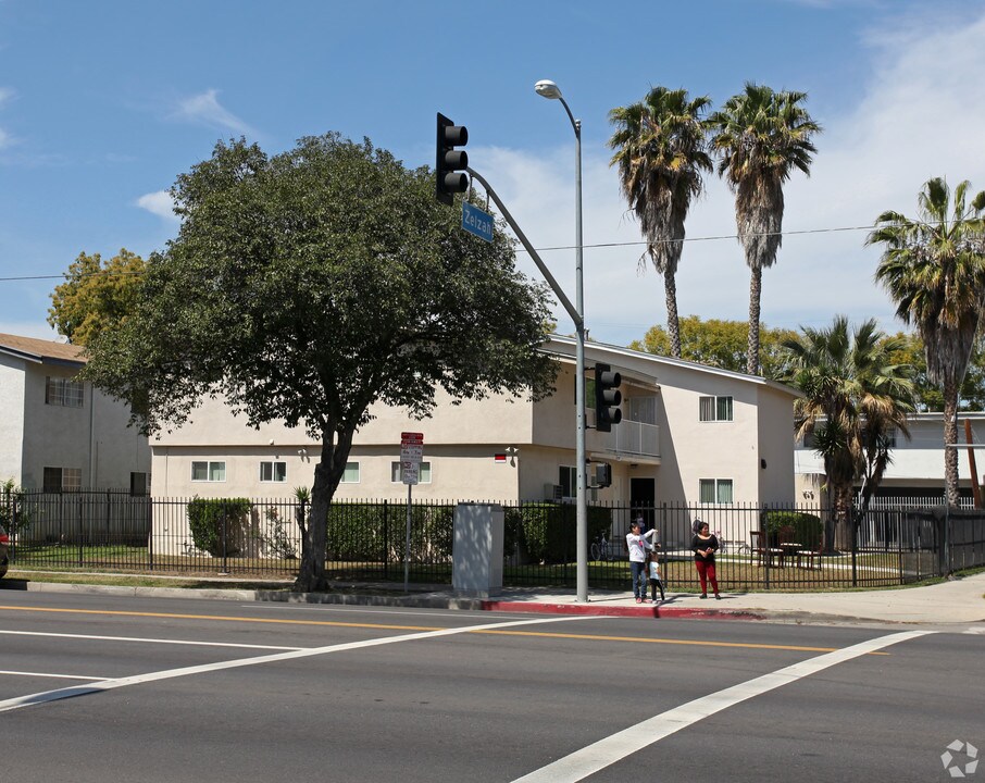 8307 Zelzah Ave in Northridge, CA - Building Photo